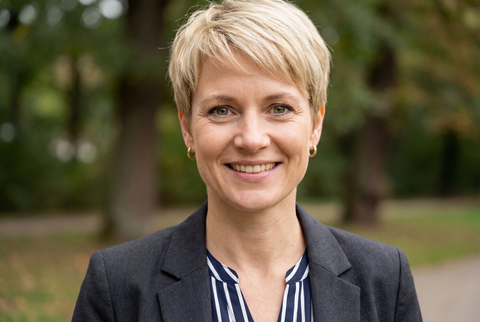 Stefanie R.