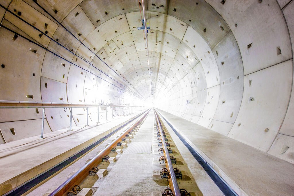 Tunnelreportage im Citytunnel Leipzig — Editorial-Architekturmotiv für Infrastruktur-Imagekampagnen und B2B-Kommunikation